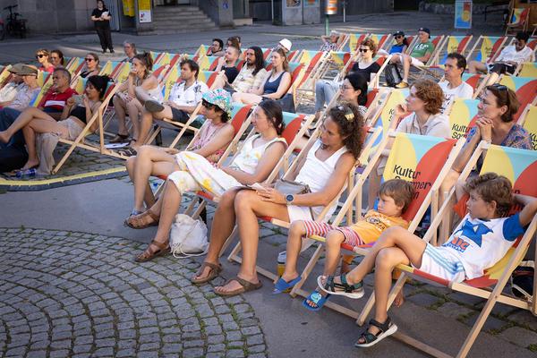 Kultursommer Wien: A summer bears night (Schrödingerplatz, 15.7.2023) Foto: eSeL.at - Lorenz Seidler Foto: eSeL Lorenz Seidler