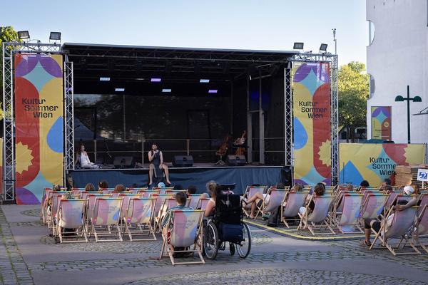 Kultursommer Wien: A summer bears night (Schrödingerplatz, 15.7.2023) Foto: eSeL.at - Lorenz Seidler Foto: eSeL Lorenz Seidler