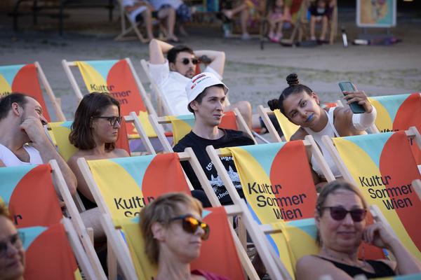 Kultursommer Wien: A summer bears night (Schrödingerplatz, 15.7.2023) Foto: eSeL.at - Lorenz Seidler Foto: eSeL Lorenz Seidler