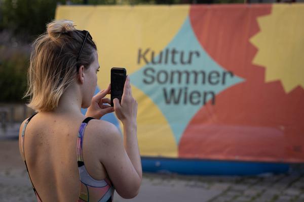 Kultursommer Wien: A summer bears night (Schrödingerplatz, 15.7.2023) Foto: eSeL.at - Lorenz Seidler Foto: eSeL Lorenz Seidler