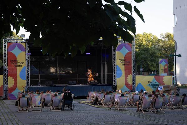 Kultursommer Wien: A summer bears night (Schrödingerplatz, 15.7.2023) Foto: eSeL.at - Lorenz Seidler Foto: eSeL Lorenz Seidler