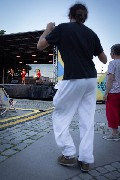 Kultursommer Wien: Desabafo no pé (Schrödingerplatz, 15.7.2023) Foto: eSeL.at - Lorenz Seidler Foto: eSeL Lorenz Seidler