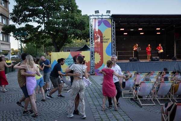 Kultursommer Wien: Desabafo no pé (Schrödingerplatz, 15.7.2023) Foto: eSeL.at - Lorenz Seidler Foto: eSeL Lorenz Seidler