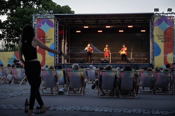 Kultursommer Wien: Desabafo no pé (Schrödingerplatz, 15.7.2023) Foto: eSeL.at - Lorenz Seidler Foto: eSeL Lorenz Seidler