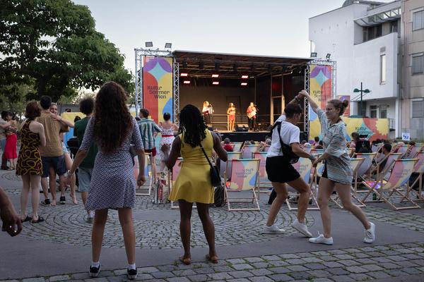 Kultursommer Wien: Desabafo no pé (Schrödingerplatz, 15.7.2023) Foto: eSeL.at - Lorenz Seidler Foto: eSeL Lorenz Seidler