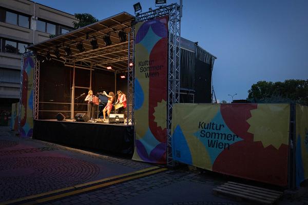 Kultursommer Wien: Desabafo no pé (Schrödingerplatz, 15.7.2023) Foto: eSeL.at - Lorenz Seidler Foto: eSeL Lorenz Seidler