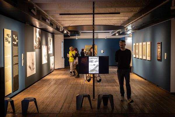 Kunst Haus Wien Museum Hundertwasser: Mining Photography. Der ökologische Fußabdruck der Bildproduktion (8.3. - 29.5.2023) Foto: eSeL.at - Lorenz Seidler Foto: eSeL Lorenz Seidler