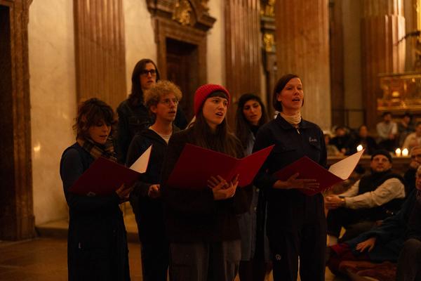 Vienna Art Week 2023: Nocturnal (Com)Passion Performance (Jesuitenkirche, 15.11.2023) Foto: eSeL.at - Lorenz Seidler Foto: eSeL Lorenz Seidler