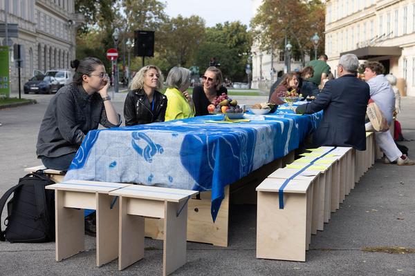 Akademie der Bildenden Künste Wien / Schillerplatz: Platz nehmen #1 "Schiller Killer – Töte Goethe" (12.10.2023) Foto: eSeL.at - Lorenz Seidler Foto: eSeL Lorenz Seidler