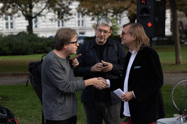 Akademie der Bildenden Künste Wien / Schillerplatz: Platz nehmen #1 "Schiller Killer – Töte Goethe" (12.10.2023) Foto: eSeL.at - Lorenz Seidler Foto: eSeL Lorenz Seidler
