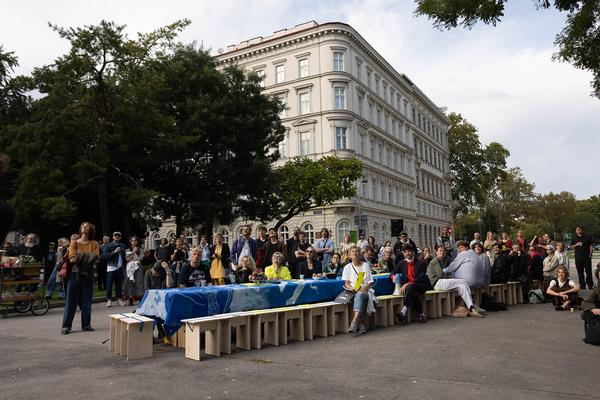 Akademie der Bildenden Künste Wien / Schillerplatz: Platz nehmen #1 "Schiller Killer – Töte Goethe" (12.10.2023) Foto: eSeL.at - Lorenz Seidler Foto: eSeL Lorenz Seidler