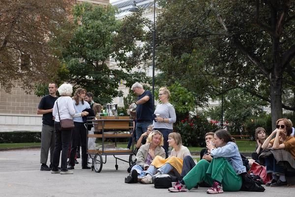 Akademie der Bildenden Künste Wien / Schillerplatz: Platz nehmen #1 "Schiller Killer – Töte Goethe" (12.10.2023) Foto: eSeL.at - Lorenz Seidler Foto: eSeL Lorenz Seidler