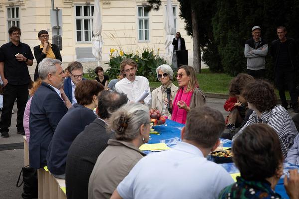 Akademie der Bildenden Künste Wien / Schillerplatz: Platz nehmen #1 "Schiller Killer – Töte Goethe" (12.10.2023) Foto: eSeL.at - Lorenz Seidler Foto: eSeL Lorenz Seidler