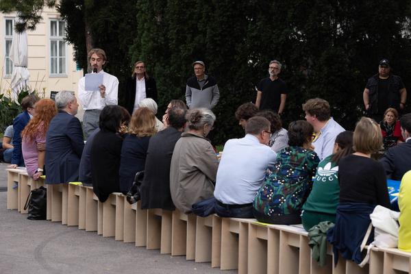 Akademie der Bildenden Künste Wien / Schillerplatz: Platz nehmen #1 "Schiller Killer – Töte Goethe" (12.10.2023) Foto: eSeL.at - Lorenz Seidler Foto: eSeL Lorenz Seidler