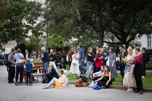 Akademie der Bildenden Künste Wien / Schillerplatz: Platz nehmen #1 "Schiller Killer – Töte Goethe" (12.10.2023) Foto: eSeL.at - Lorenz Seidler Foto: eSeL Lorenz Seidler