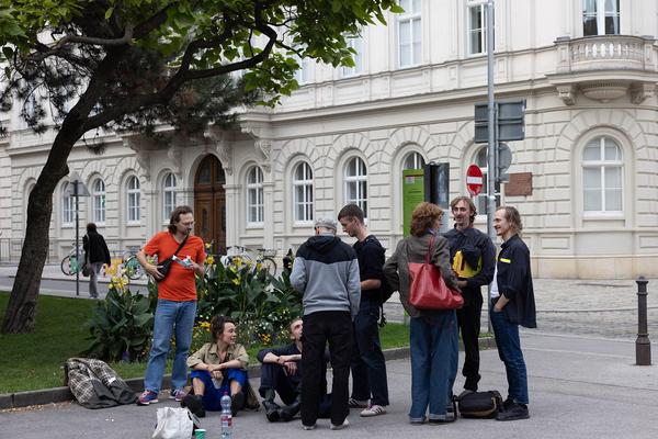 Akademie der Bildenden Künste Wien / Schillerplatz: Platz nehmen #1 "Schiller Killer – Töte Goethe" (12.10.2023) Foto: eSeL.at - Lorenz Seidler Foto: eSeL Lorenz Seidler