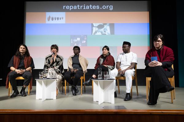 Belvedere 21: "Das Museum entkolonialisieren" REPATRIATES Panel. mit Khadija von Zinnenburg Carroll, Adewole Falade, Verena Melgarejo Weinandt, Samson Ogiamien, Julian Reinisch / Apex film
(Public Program, 28.1.2023) Foto: eSeL.at - Lorenz Seidler Foto: eSeL Lorenz Seidler
