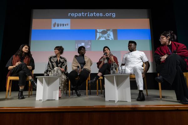 Belvedere 21: "Das Museum entkolonialisieren" REPATRIATES Panel. mit Khadija von Zinnenburg Carroll, Adewole Falade, Verena Melgarejo Weinandt, Samson Ogiamien, Julian Reinisch / Apex film
(Public Program, 28.1.2023) Foto: eSeL.at - Lorenz Seidler Foto: eSeL Lorenz Seidler