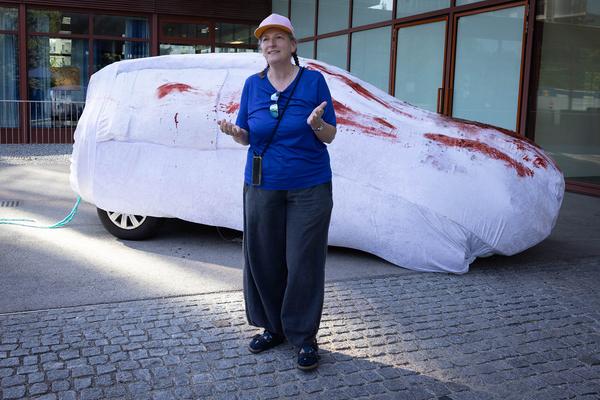 Belvedere 21: Queering the Belvedere: Judith Kratz / G-udit & Anna Spanlang "Auto-Tampon"  (29.6.2023) Foto: eSeL.at - Lorenz Seidler Foto: eSeL Lorenz Seidler