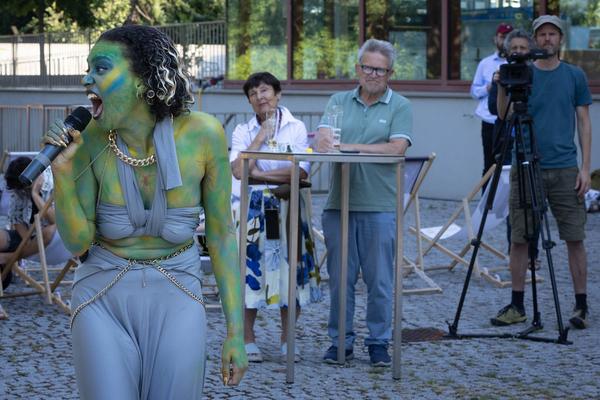 Belvedere 21: Queering the Belvedere: Mirabella Paidamwoyo* Dziruni & Enesi M (29.6.2023) Foto: eSeL.at - Lorenz Seidler Foto: eSeL Lorenz Seidler