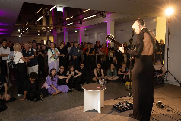 Belvedere 21: Robert Gabris "This Space Is Too Small For Our Bodies" (7.9.2023 - 18.2.2024) Foto: eSeL.at - Lorenz Seidler Foto: eSeL Lorenz Seidler