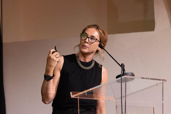 MuseumsQuartier Wien / BMEIA: Keynote Franziska Nori (Frankfurter Kunstverein) @ Salon Zukunftskultur "Die Kunst der Regeneration" (Arena 21, 5.9.2023) Foto: eSeL.at - Lorenz Seidler Foto: eSeL Lorenz Seidler