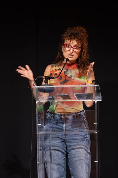 MuseumsQuartier Wien / BMEIA: Lucia Pietroiusti @ Salon Zukunftskultur "Die Kunst der Regeneration" (Arena 21, 5.9.2023) Foto: eSeL.at - Lorenz Seidler Foto: eSeL Lorenz Seidler