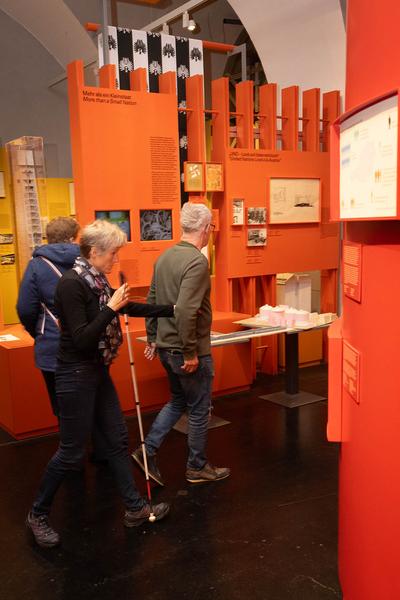 VIENNA ART WEEK 2023: „AzW Sammlung für alle" - Führung für blinde und sehbehinderte Menschen (13.11.2023) Foto: eSeL.at - Lorenz Seidler Foto: eSeL Lorenz Seidler