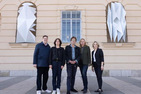 MuseumsQuartier Wien: Sonia Leimer & Tillman Kaiser -  Skulpturen für die Nischen (Fassade Haupteingang, ab 23.10.2023) Foto: eSeL.at - Lorenz Seidler Foto: eSeL Lorenz Seidler