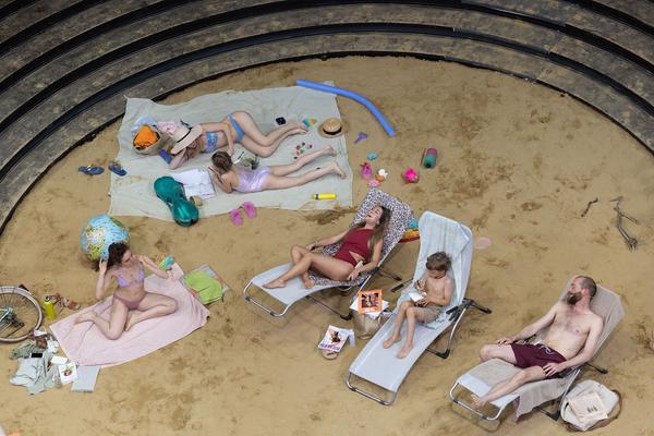 Wiener Festwochen: SUN & SEA - Rugilė Barzdžiukaitė, Vaiva Grainytė, Lina Lapelytė (Atelierhaus / Semperdepot, 19.5. - 23.5.2023) Foto: eSeL.at - Lorenz Seidler Foto: eSeL Lorenz Seidler