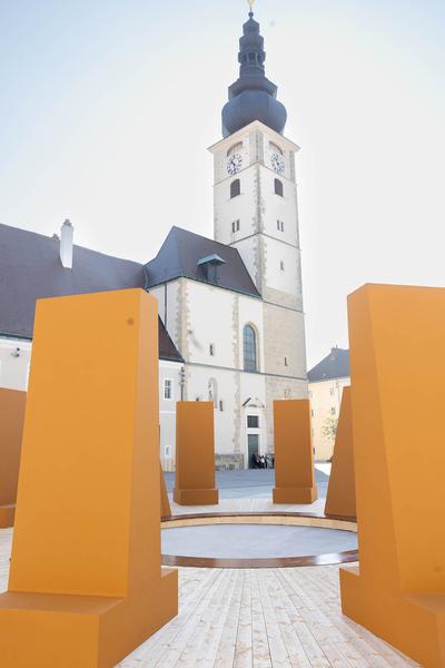 Tangente St. Pölten: Christian Philipp Müller "Ein Bad für Florian" (Domplatz St. Pölten, Pressekonferenz 29.9.2023) Foto: eSeL.at - Lorenz Seidler Foto: eSeL Lorenz Seidler