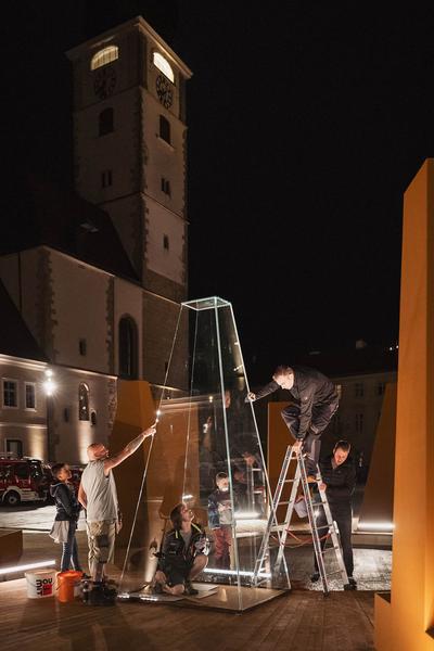 Tangente St. Pölten / Domplatz: Christian Philipp Müller "Ein Bad für Florian" - Festakt (30.9.2023) Foto: eSeL.at - Robert Puteanu Foto: eSeL.at - Robert Puteanu