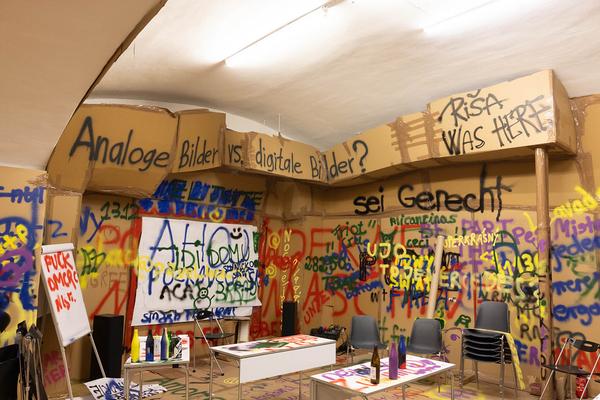 IFK: Thomas Hirschhorn "DA-NACH" (14.10.2023 - 19.1.2024) Foto: eSeL.at - Lorenz Seidler Foto: eSeL Lorenz Seidler
