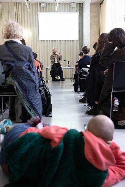 VIENNA ART WEEK 2023: Lecture Tino Sehgal (Universität für angewandte Kunst, 14.11.2023) Foto: eSeL.at - Lorenz Seidler Foto: eSeL Lorenz Seidler
