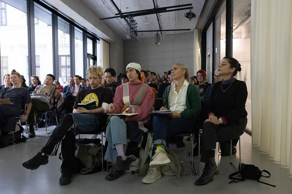 VIENNA ART WEEK 2023: Lecture Tino Sehgal (Universität für angewandte Kunst, 14.11.2023) Foto: eSeL.at - Lorenz Seidler Foto: eSeL Lorenz Seidler