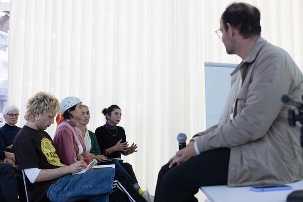 VIENNA ART WEEK 2023: Lecture Tino Sehgal (Universität für angewandte Kunst, 14.11.2023) Foto: eSeL.at - Lorenz Seidler Foto: eSeL Lorenz Seidler