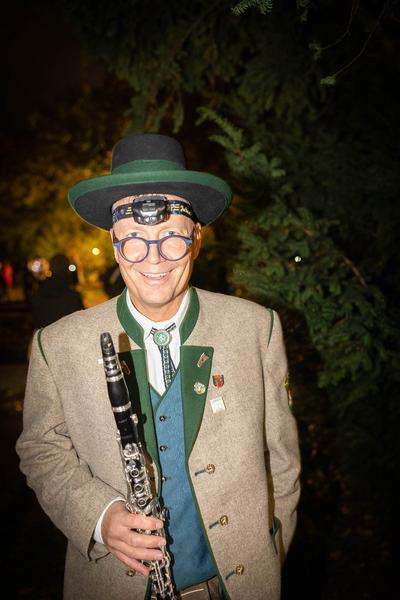 Wien Modern: Eröffnung - Maria Gstättner "Fanfare allez ensemble für zwei Blasorchester, Punkband, Pop-Duo, Bläserensemble, Drumline, E-Gitarre, Sythesizer, Solo-Bassposaune und lichtbasierte künstlerische Intervention" (31.10.2012) Foto: eSeL.at - Lorenz Seidler Foto: eSeL Lorenz Seidler