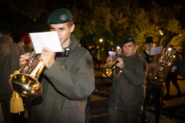 Wien Modern: Eröffnung - Maria Gstättner "Fanfare allez ensemble für zwei Blasorchester, Punkband, Pop-Duo, Bläserensemble, Drumline, E-Gitarre, Sythesizer, Solo-Bassposaune und lichtbasierte künstlerische Intervention" (31.10.2012) Foto: eSeL.at - Lorenz Seidler Foto: eSeL Lorenz Seidler