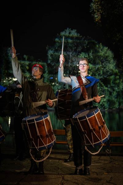 Wien Modern: Eröffnung - Maria Gstättner "Fanfare allez ensemble für zwei Blasorchester, Punkband, Pop-Duo, Bläserensemble, Drumline, E-Gitarre, Sythesizer, Solo-Bassposaune und lichtbasierte künstlerische Intervention" (31.10.2012) Foto: eSeL.at - Lorenz Seidler Foto: eSeL Lorenz Seidler