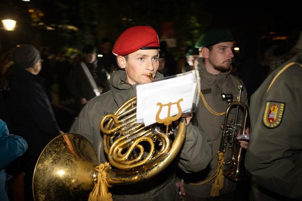 Wien Modern: Eröffnung - Maria Gstättner "Fanfare allez ensemble für zwei Blasorchester, Punkband, Pop-Duo, Bläserensemble, Drumline, E-Gitarre, Sythesizer, Solo-Bassposaune und lichtbasierte künstlerische Intervention" (31.10.2012) Foto: eSeL.at - Lorenz Seidler Foto: eSeL Lorenz Seidler