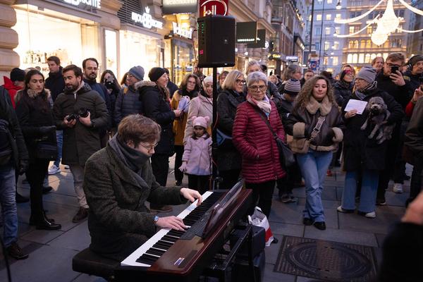 WIEN MODERN 2023: Olga Neuwirth "Gassatim-Konzert" (Graben/Pestsäule, 21.11.2023) Foto: eSeL.at - Lorenz Seidler Foto: eSeL Lorenz Seidler