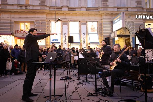WIEN MODERN 2023: Olga Neuwirth "Gassatim-Konzert" (Graben/Pestsäule, 21.11.2023) Foto: eSeL.at - Lorenz Seidler Foto: eSeL Lorenz Seidler