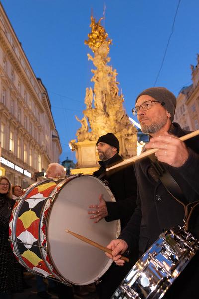 WIEN MODERN 2023: Olga Neuwirth "Gassatim-Konzert" (Graben/Pestsäule, 21.11.2023) Foto: eSeL.at - Lorenz Seidler Foto: eSeL Lorenz Seidler