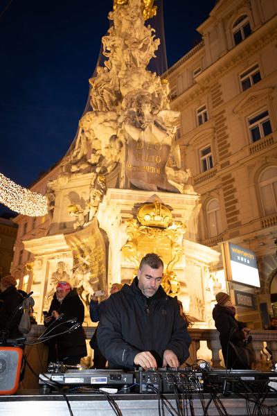 WIEN MODERN 2023: Olga Neuwirth "Gassatim-Konzert" (Graben/Pestsäule, 21.11.2023) Foto: eSeL.at - Lorenz Seidler Foto: eSeL Lorenz Seidler
