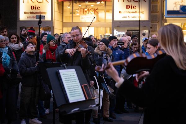 WIEN MODERN 2023: Olga Neuwirth "Gassatim-Konzert" (Graben/Pestsäule, 21.11.2023) Foto: eSeL.at - Lorenz Seidler Foto: eSeL Lorenz Seidler