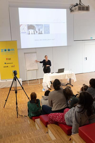 Zoom Kindermuseum Kindervorlesung: Gudrun Haindlmaier "Stadt der Zukunft?" (19.3.2023) Foto: eSeL.at - Lorenz Seidler Foto: eSeL Lorenz Seidler