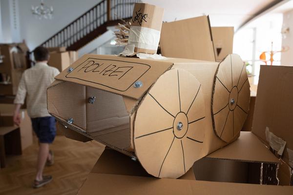 Zoom Kindermuseum: "Zoom mobil". Summer Workshop (WienZimmer Gartenstadt / Karl-Seitz-Hof, 22.7.2023) Foto: eSeL.at - Lorenz Seidler Foto: eSeL Lorenz Seidler