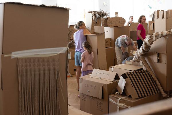 Zoom Kindermuseum: "Zoom mobil". Summer Workshop (WienZimmer Gartenstadt / Karl-Seitz-Hof, 22.7.2023) Foto: eSeL.at - Lorenz Seidler Foto: eSeL Lorenz Seidler