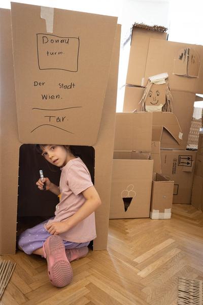 Zoom Kindermuseum: "Zoom mobil". Summer Workshop (WienZimmer Gartenstadt / Karl-Seitz-Hof, 22.7.2023) Foto: eSeL.at - Lorenz Seidler Foto: eSeL Lorenz Seidler