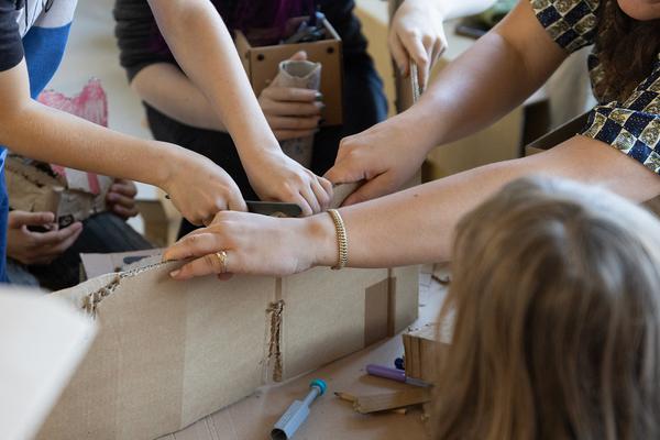 A Designer's Toolbox for Revolution VIENNA DESIGN WEEK 2024 (Festivalzentrale, 22.9.2024) Foto: eSeL.at/ViennaDesignWeek - Marisel Bongola
